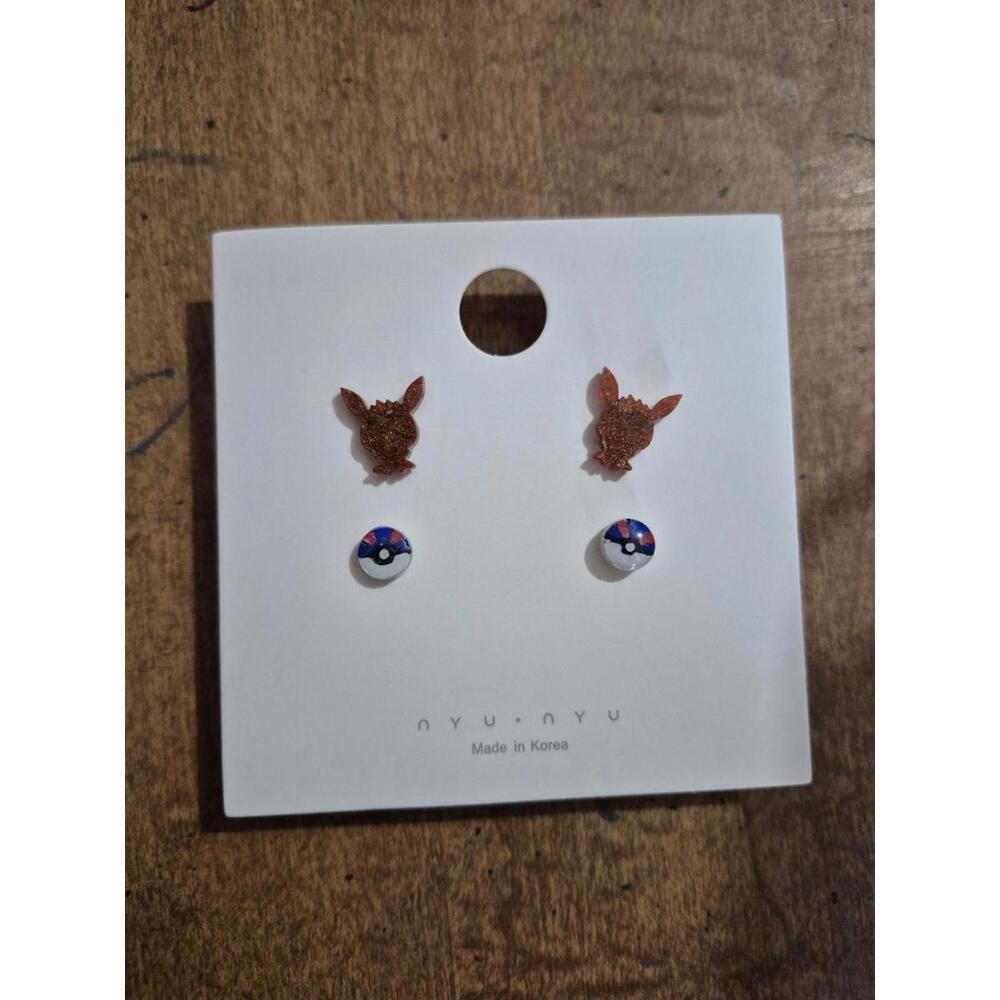 Eevee and pokeball studs